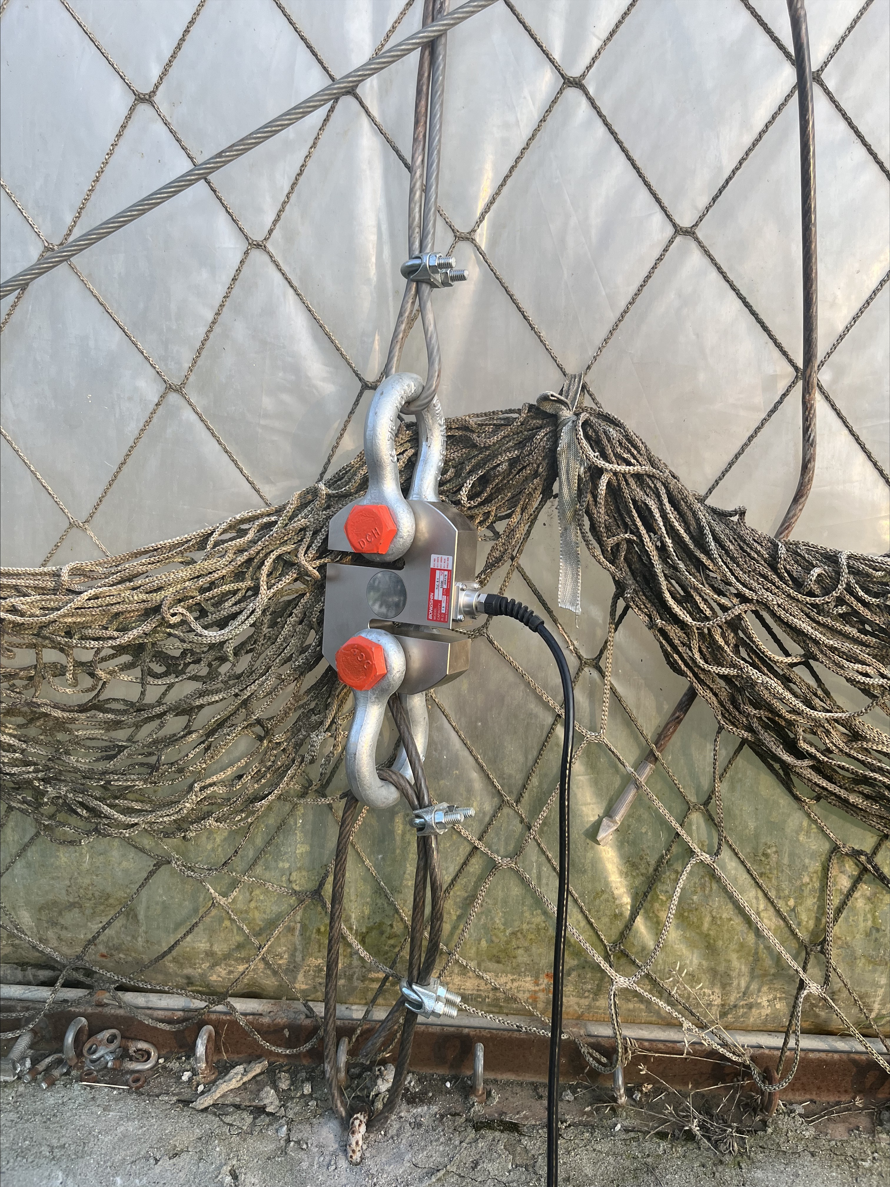Actual load-cell installation